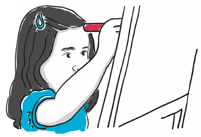 Alumna prenent notes