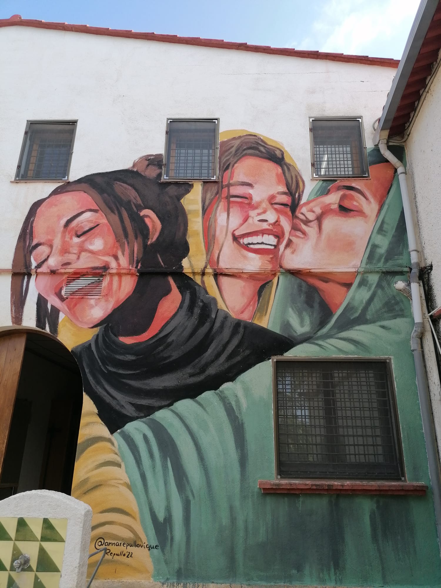 Mural pintat a la paret del Can Rubió