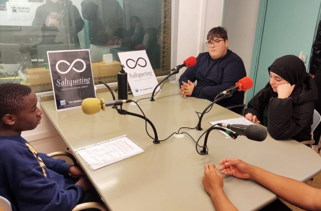 Alumnat del PFI vendes Salt, a Radio Salt