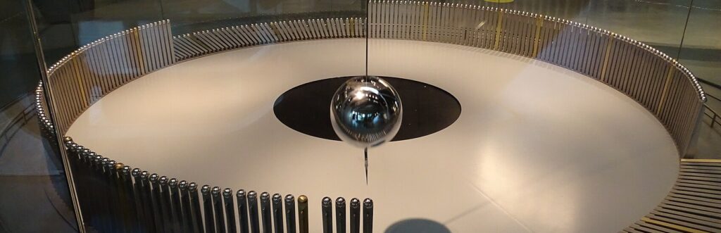 Pèndol de Foucault al Cosmocaixa Barcelona