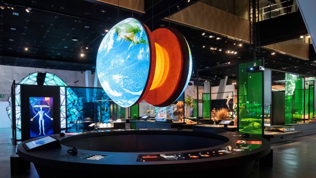 Formació STEAM per a docents a CosmoCaixa! Aquest estiu, el Museu de la Ciència CosmoCaixa ofereix un curs pràctic i inspirador per a docents.